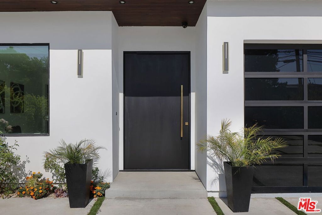 Photo of 4952 Haskell Avenue, Encino, CA 91436 (MLS # 25581131)