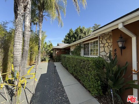Photo of 4840 Adele Court, Woodland Hills, CA 91364 (MLS # 26645095)