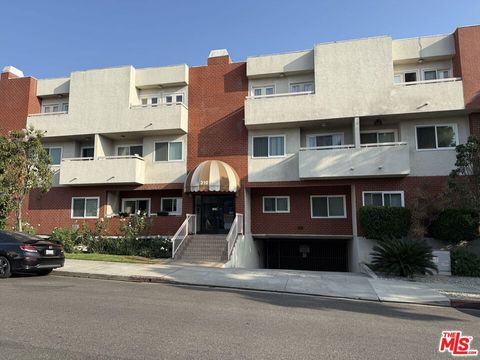 Photo of 310 E Providencia Avenue #202, Burbank, CA 91502 (MLS # 25613039) Photo of 310 E Providencia Avenue #202, Burbank, CA 91502 (MLS # 25613039)