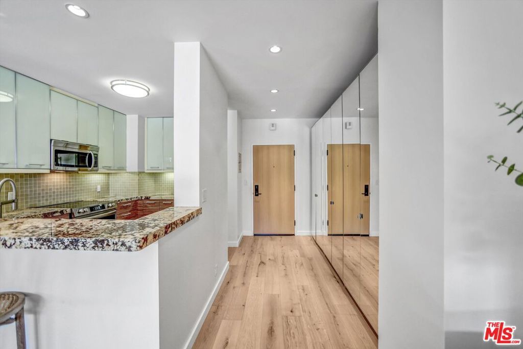 Photo of 999 N Doheny Drive #106, West Hollywood, CA 90069 (MLS # 25602865)
