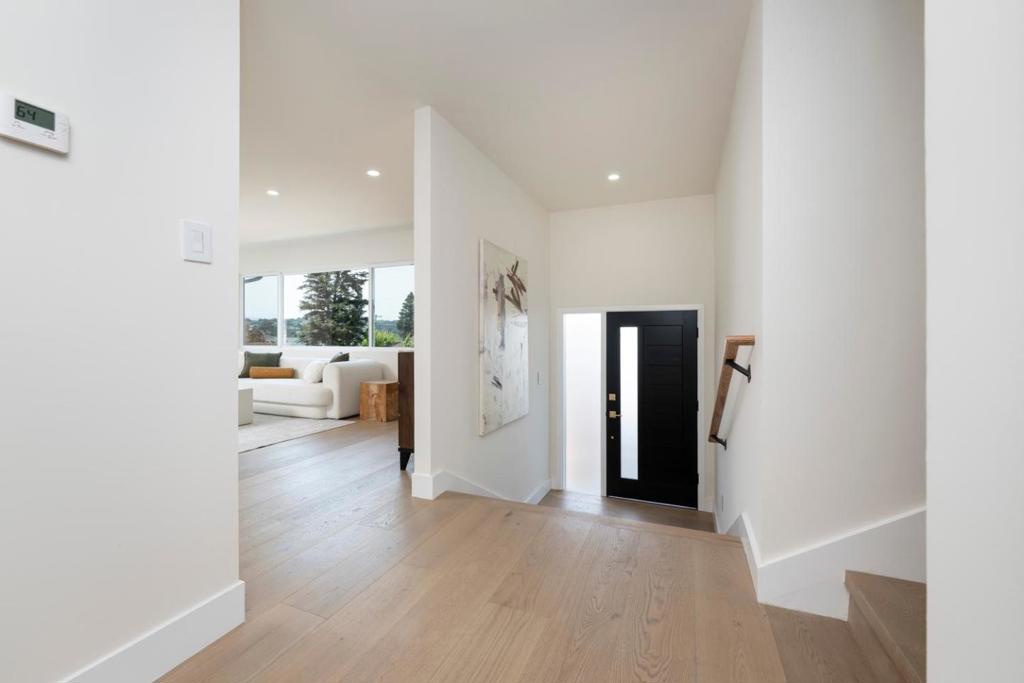 351 Rolling Hills Avenue