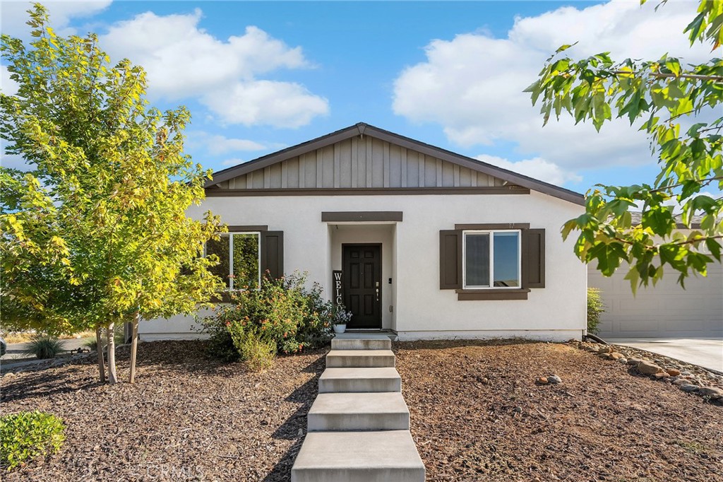 Built in 2020, this beautifully maintained 3-bedroom, 2-bathroom home offers 1,652 sq. ft. of thoughtfully designed living space with a versatile bonus room—perfect for a home office, playroom, or gym.
The open-concept layout flows seamlessly from the spacious living area to the modern kitchen, complete with a large island and pantry, creating the ideal space for everyday living and entertaining. An attached 2-car garage provides convenience, while owned solar and a tankless water heater keep energy costs low.
Set on a desirable corner lot at the end of the road, this property offers extra privacy in a quiet neighborhood, yet remains just 5 minutes from freeway access for easy commuting. The low-maintenance front yard landscaping means more time to relax, while the backyard is ready for your personal touch. Whether you dream of a pool, garden, or outdoor entertaining space, there’s plenty of room to make it your own.
Located just minutes from the Afterbay and Lake Oroville, you’ll have endless opportunities for outdoor recreation, including boating, fishing, and hiking. Don’t miss the chance to make this beautiful home yours and experience the best of Oroville living!