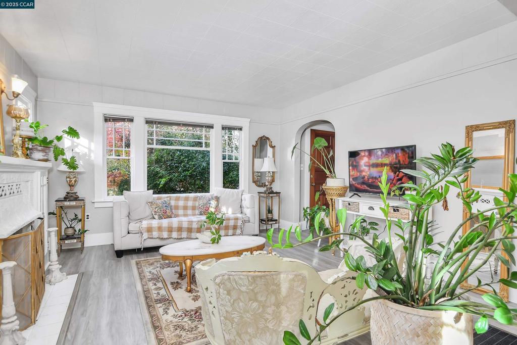 ALHAMBRA  VALLEY - Residential