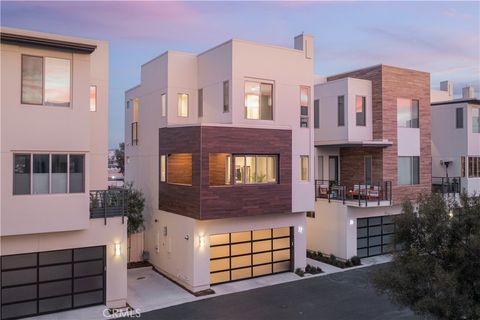 Photo of 72 Ebb Tide Circle, Newport Beach, CA 92663 (MLS # OC26020392)