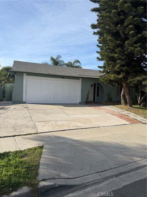 Photo of 1818 Goodwin Dr, Vista, CA 92084 (MLS # IV25279014)
