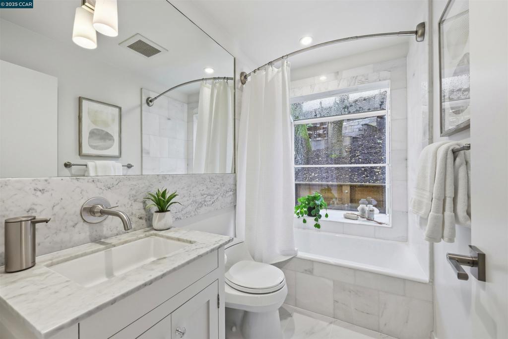 OAK SPRINGS - Residential