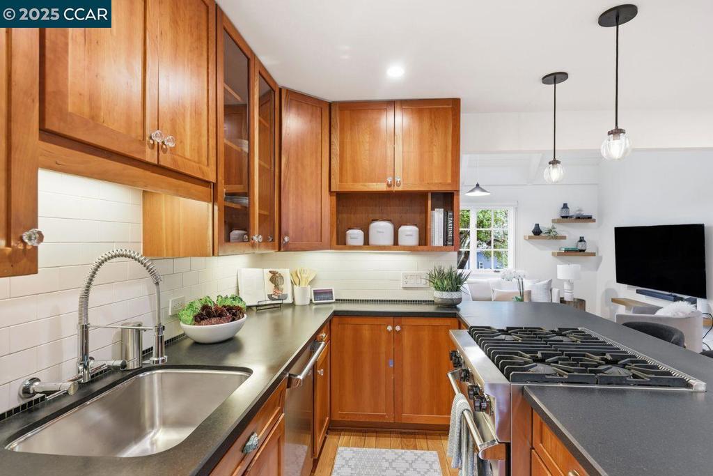 OAK SPRINGS - Residential