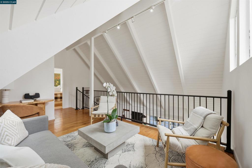 OAK SPRINGS - Residential