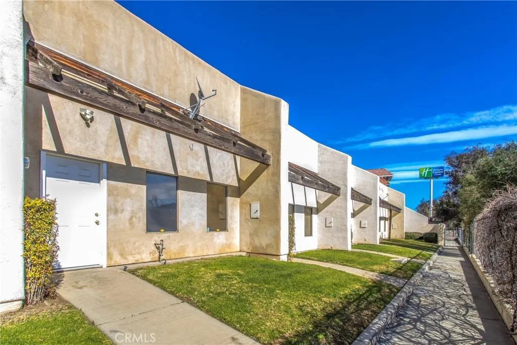 Banning, California 92220, United States, ,Commercial,Active,124236