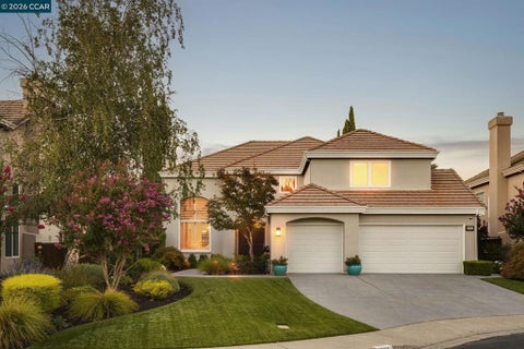 Photo of 220 Dove Creek Ln LN, Danville, CA 94506 (MLS # 41148869)