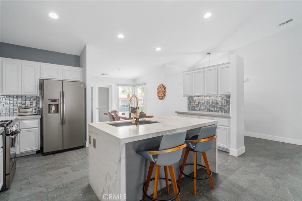 47645 Calle Diamante