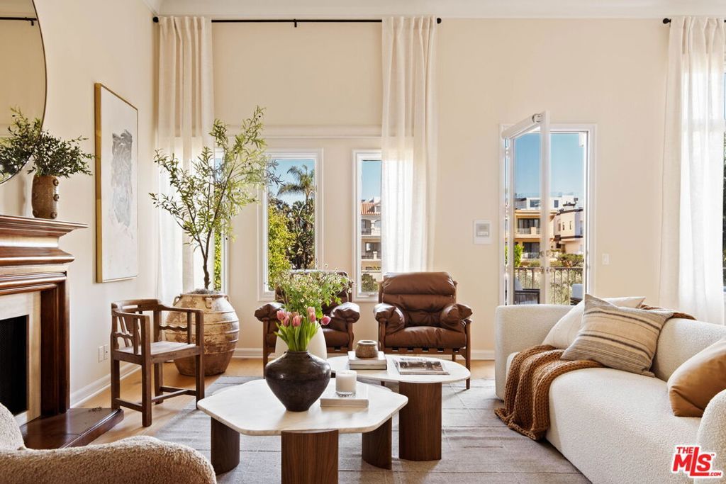 Photo of 5302 Pacific Avenue, Marina Del Rey, CA 90292 (MLS # 26650557)