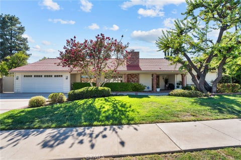 Photo of 10411 Oso Avenue, Chatsworth, CA 91311 (MLS # OC26155190)