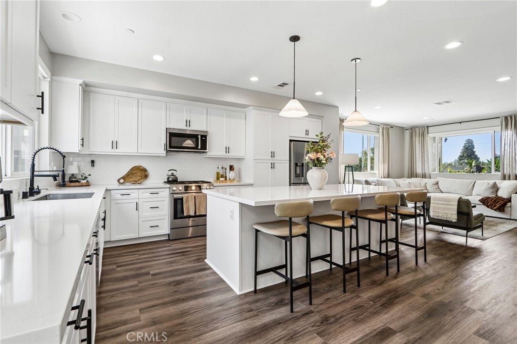 13219 Victory Boulevard, Van Nuys CA 91401