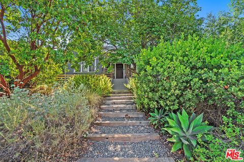 Photo of 2136 Lemoyne Street, Los Angeles, CA 90026 (MLS # 25571651)