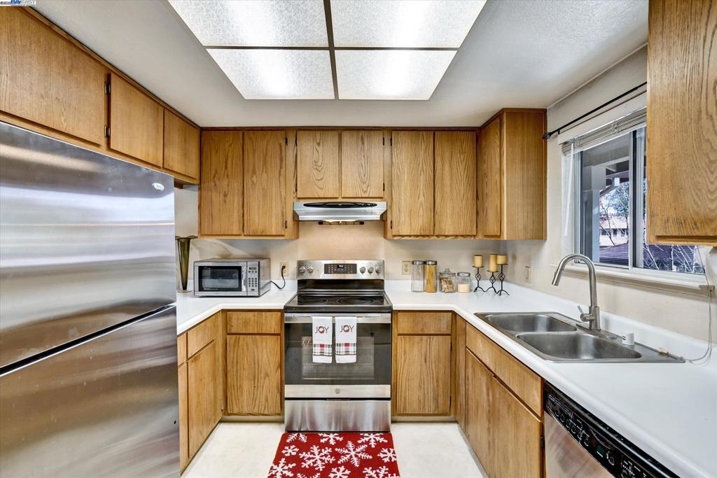 1446 Chateau Cmn 208