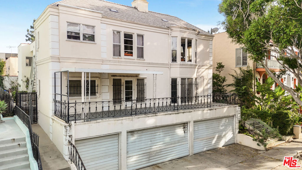 728 S Genesee Avenue