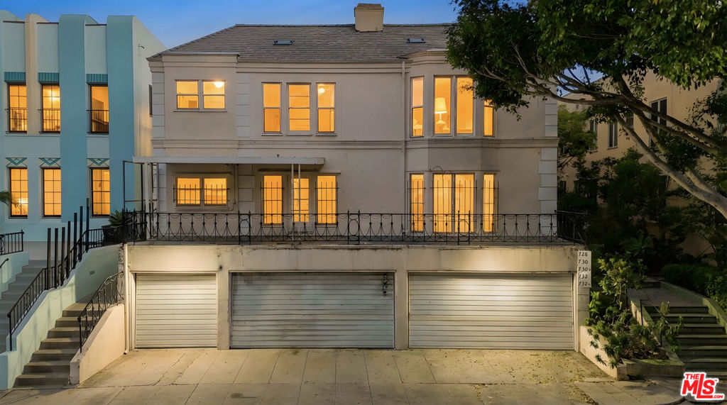 728 S Genesee Avenue