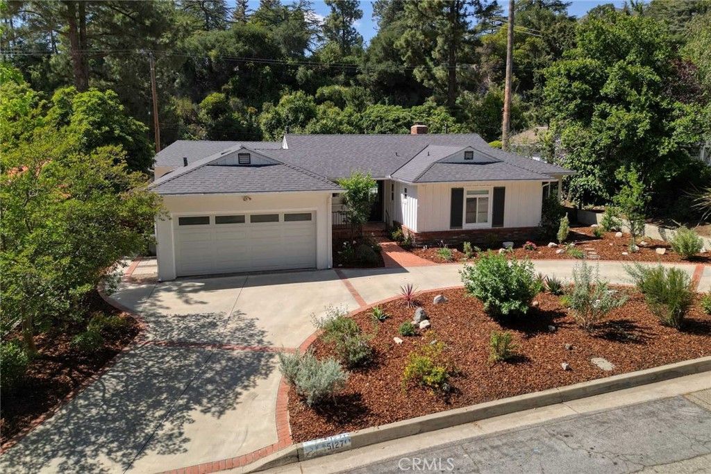 Photo of 5127 Solliden Ln, La Canada Flintridge, CA 91011 (MLS # GD26080840)