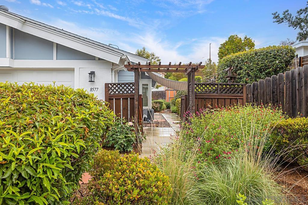 8577 Dortha Ct