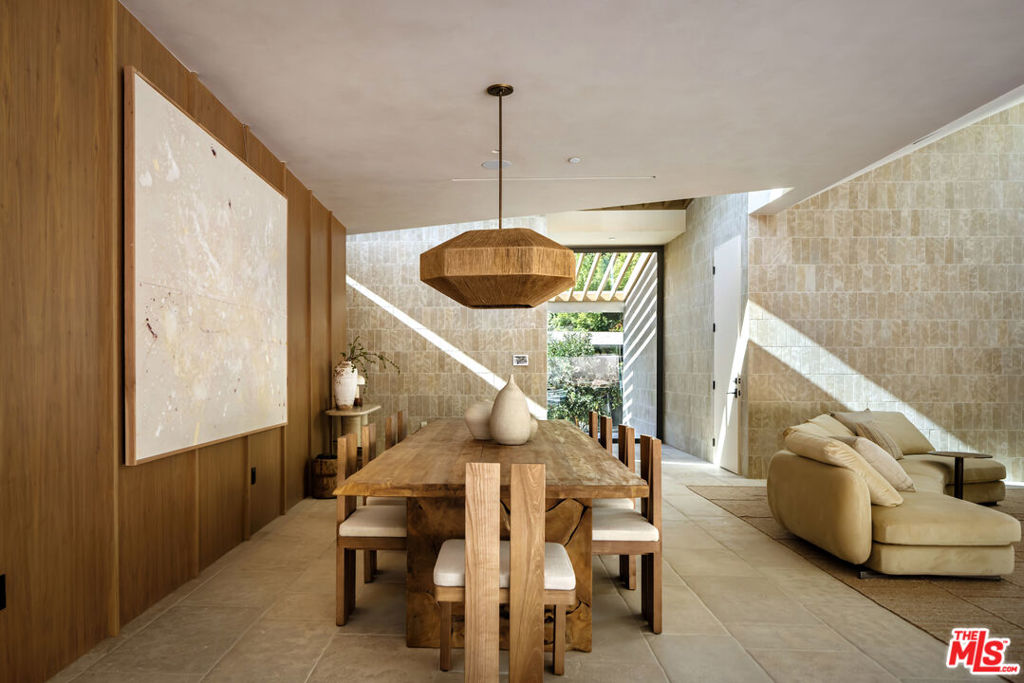 Properties 4 1600 Rising Glen Road