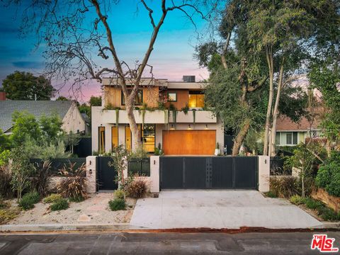 Photo of 13221 Hesby Street, Sherman Oaks, CA 91423 (MLS # 26664109)