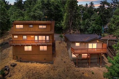 Photo of 807 Virginia Court, Lake Arrowhead, CA 92352 (MLS # OC26067116)