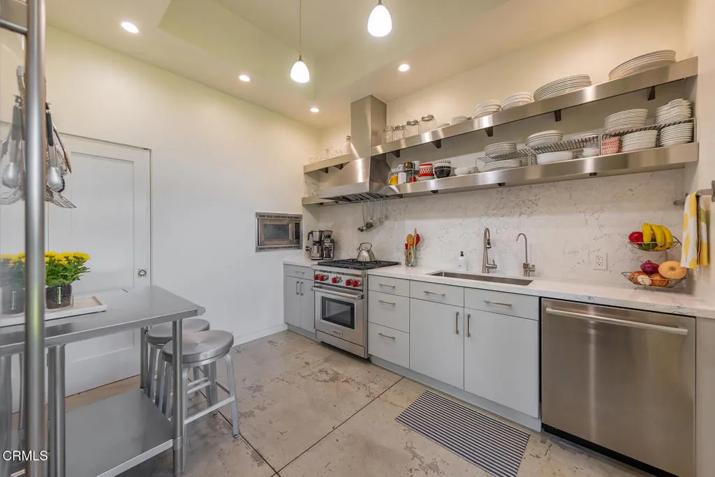 Ojai, California 93023, United States, 2 Bedrooms Bedrooms, ,2 BathroomsBathrooms,Residential,Active,253632