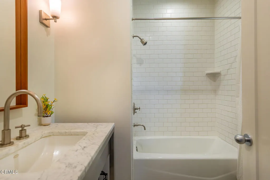 Ojai, California 93023, United States, 2 Bedrooms Bedrooms, ,2 BathroomsBathrooms,Residential,Active,253632