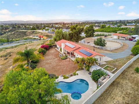 Photo of 39775 Calle Bellagio, Temecula, CA 92592 (MLS # SW26073015)