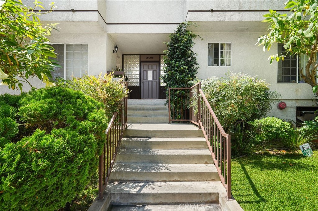 Welcome to your Burbank oasis! This stylish 2 bed + 2.5 bath townhome offers a gated community with secure, side-by-side parking. Inside, you'll find a chic kitchen with newer appliances, an in-unit washer and dryer, and lots of natural light, including a hallway skylight. Each bedroom has its own private ensuite bathroom, and a 3rd half bath downstairs for guests. Convenient to freeways and lots of shops, restaurants, big box stores and much more. This small, quiet complex is the perfect retreat in a prime Burbank location.