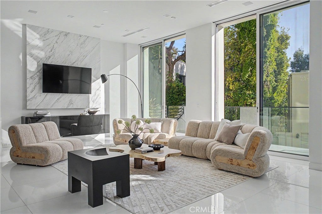 9459 Beverly Crest