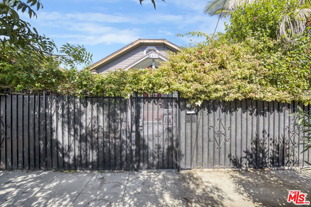 Photo of 6431 Dix Street, Los Angeles, CA 90068 (MLS # 25604367)