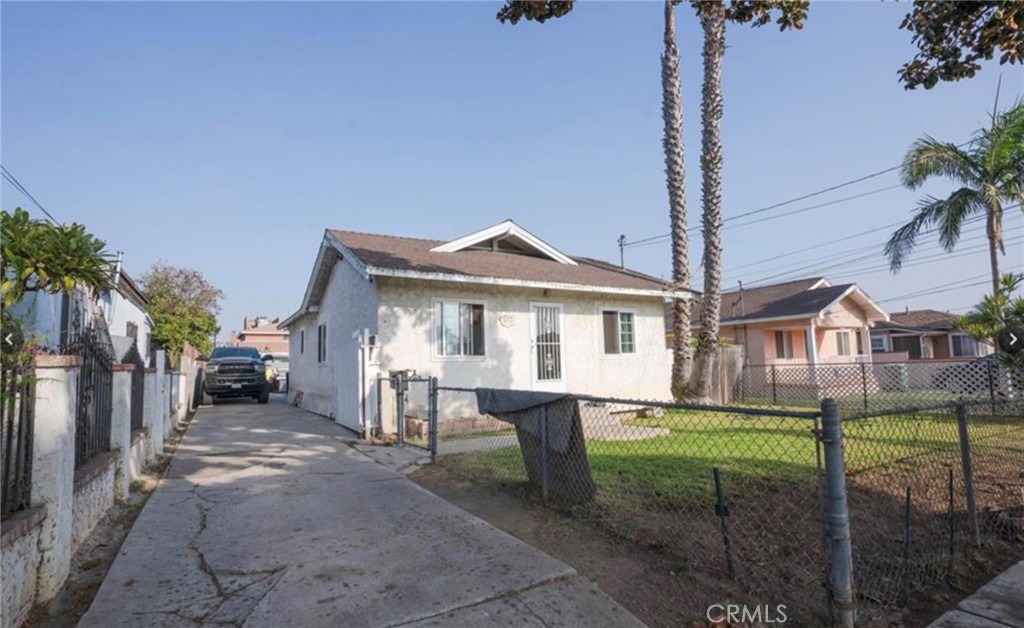 Calling all investors! This is a unique investment opportunity in one of LA’s fastest-growing markets. Only minutes from SoFi Stadium, the Intuit Dome, and other major attractions, this triplex boasts a front house, two studio units, and two nonconforming units. The front house is 3 bedroom, 2 bathrooms with market rent at $3,800/month; each studio is 0 bed, 1 bathroom with market rent at $1,200month each; the non-permitted studio spaces are $750/month each. In total the property yields $7,700/month, not including the income from the nonconforming units. Additional potential lays ahead with ability to monetize parking during games and events locally. With a 7.5% cap rate, this is nearly unheard of in Southern California—especially in a location set to benefit from the 2028 Olympics. Whether you’re aiming for long-term tenants or exploring short-term rental options, the possibilities are endless.