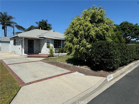 Photo of 12913 Whitewood Avenue, Downey, CA 90242 (MLS # DW26099328)