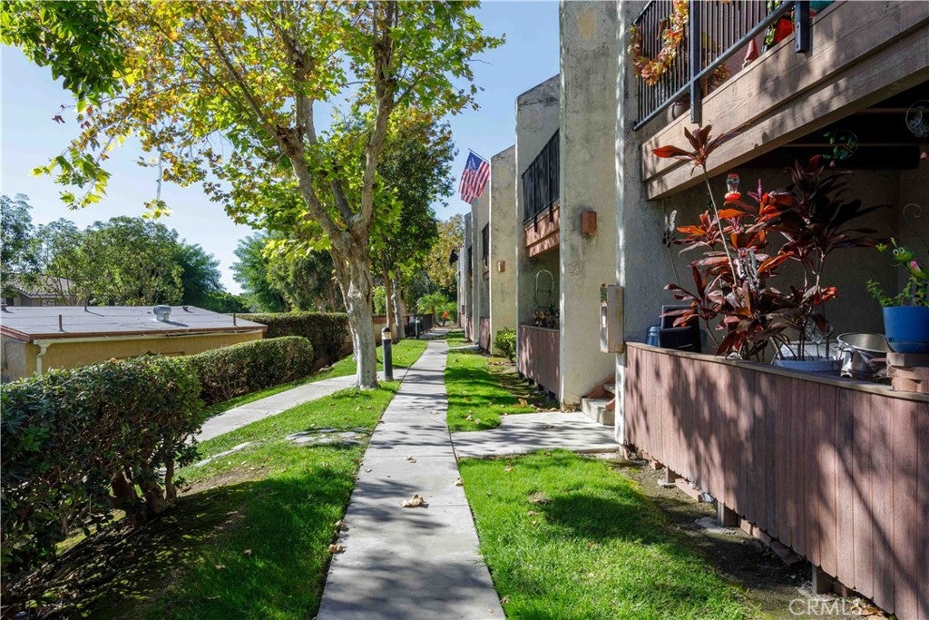 1044 S Idaho 1