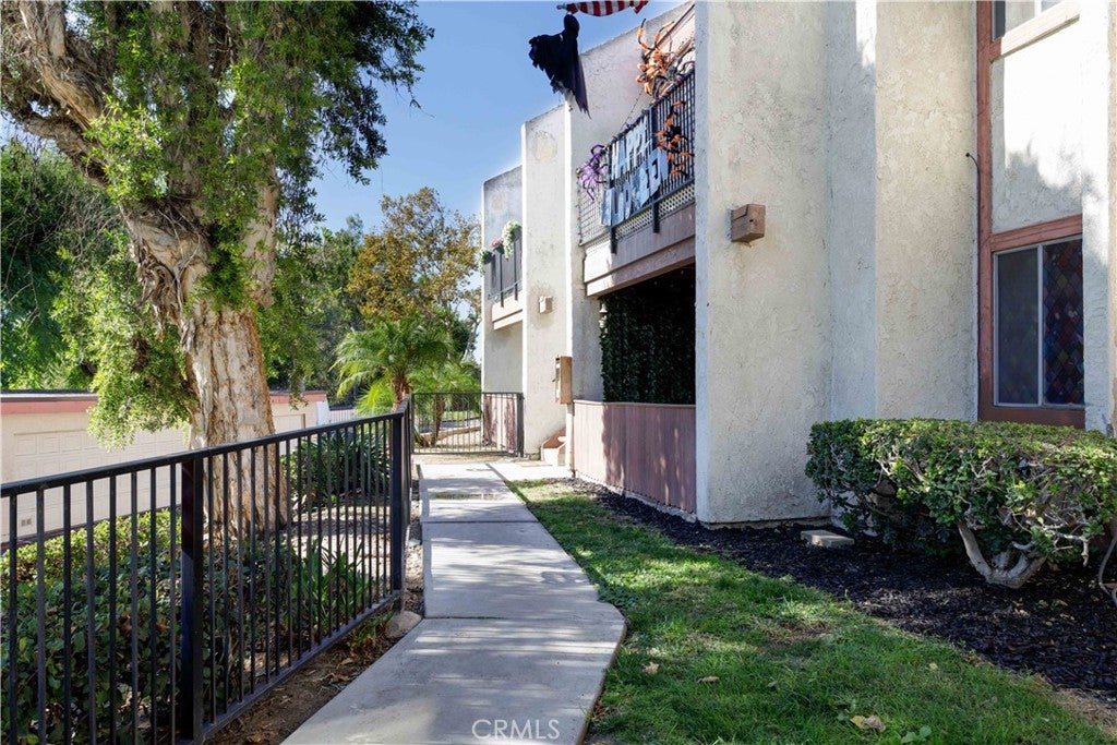1044 S Idaho 1