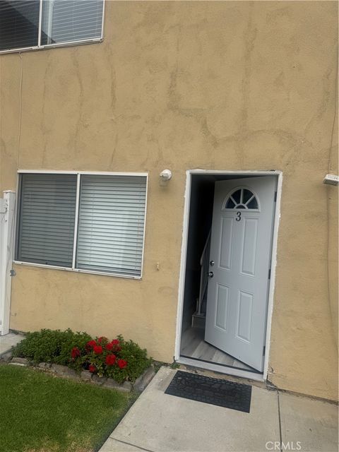 4302 Howard 3 Los Alamitos CA 90720