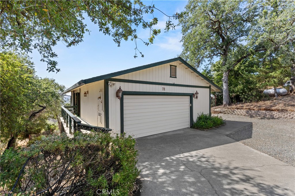 Welcome to this beautifully maintained 3-bedroom, 2-bathroom home nestled in the desirable Kelly Ridge area of Oroville. Offering 1,671 sq. ft. of comfortable living space, this home is full of character and charm.
Step inside and enjoy the recently updated kitchen and floors, creating a fresh and modern feel throughout the main living areas. The spacious, open layout is perfect for both relaxing and entertaining.
One of the standout features of this property is the large under-house area, currently used as a shop/storage — ideal for hobbies, extra storage, or even future expansion.
Outside, an extended patio invites you to unwind and soak in the beautiful views, making it the perfect spot for evening barbecues or gathering with family and friends under the stars.
Located in a serene neighborhood known for its natural beauty and welcoming atmosphere, this home is truly must-see.
Don’t miss your chance to make this wonderful Kelly Ridge gem your own!