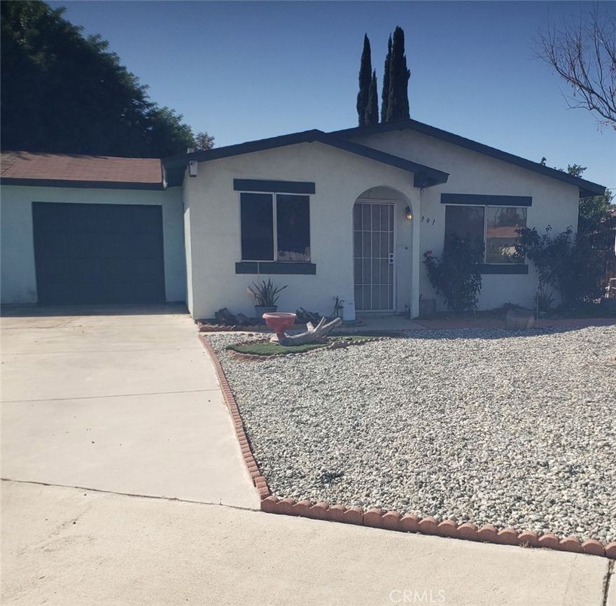 If you are looking for value, this 55+, 2-bedroom, one-bath home features a Low Annual HOA fee, central AC, solar panels, an inside laundry area, an eating area, an attached one-car garage, a covered patio, and a fenced backyard. The home is situated in a cul-de-sac, with shopping and restaurants located within a six-block to two-mile radius.
