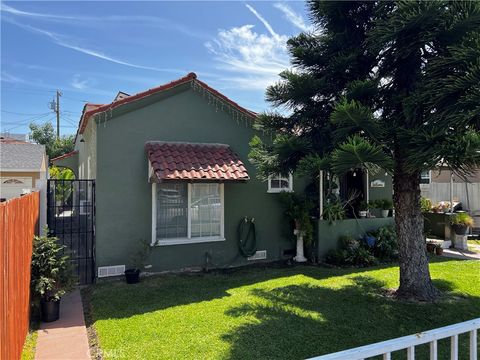 Photo of 2376 Locust Avenue, Long Beach, CA 90806 (MLS # SB26078330)