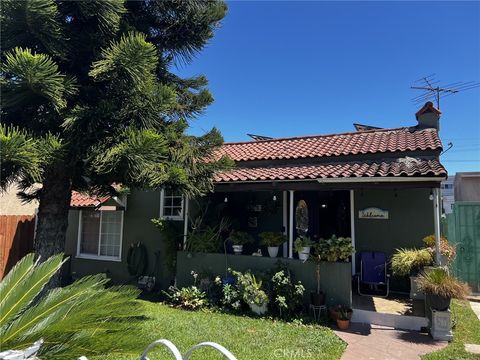 Photo of 2376 Locust Avenue, Long Beach, CA 90806 (MLS # SB26078330)
