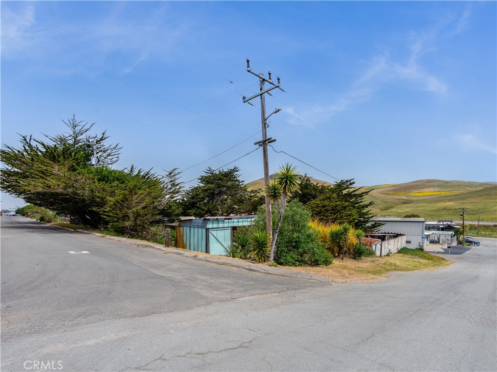 690 La Loma Ave