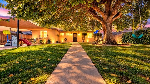 Photo of 909 Meredith DR, Bakersfield, CA 93304 (MLS # SR26226626)