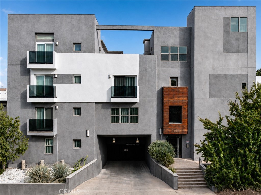Photo 1 of 17 — 11925 Kling Street 2COL, Valley Village, CA 91607
