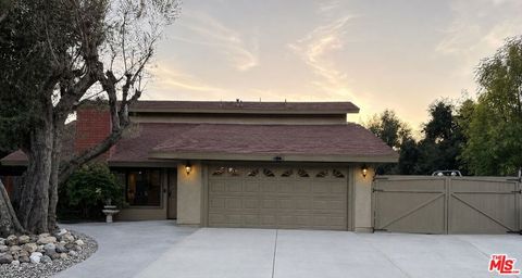 Photo of 2231 Willowpark Court, Thousand Oaks, CA 91362 (MLS # 26838027)