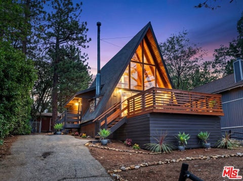 Photo of 691 Santa Barbara Avenue, Sugarloaf, CA 92386 (MLS # 26982221)