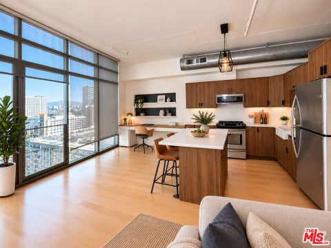 Photo of 1100 S Hope Street #1510, Los Angeles, CA 90015 (MLS # 26987649)