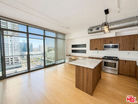 Photo of 1100 S Hope Street #1510, Los Angeles, CA 90015 (MLS # 26987649)