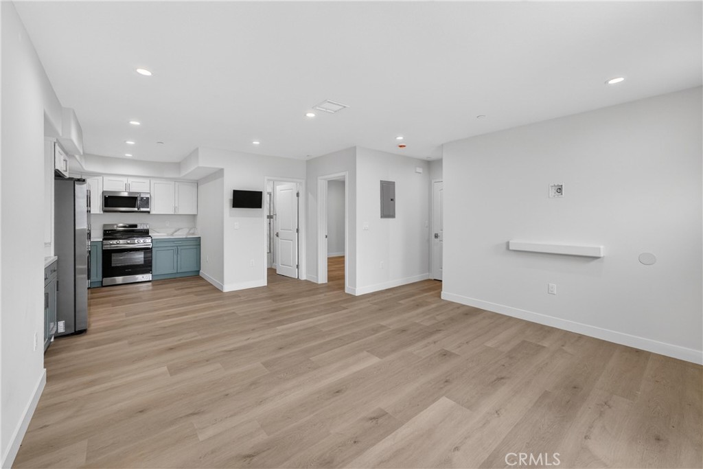 283 E 50th